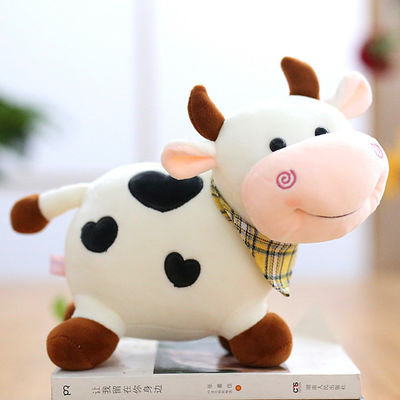 Muñeca casera de la felpa de la vaca de la decoración del lavable a mano