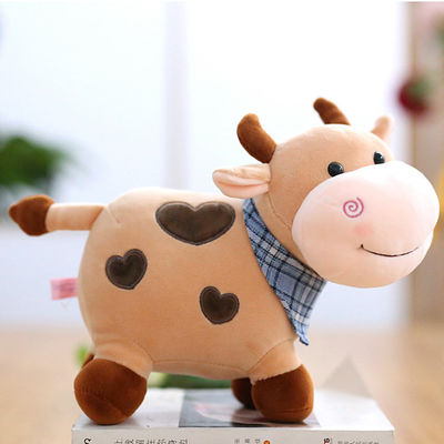 Muñeca casera de la felpa de la vaca de la decoración del lavable a mano